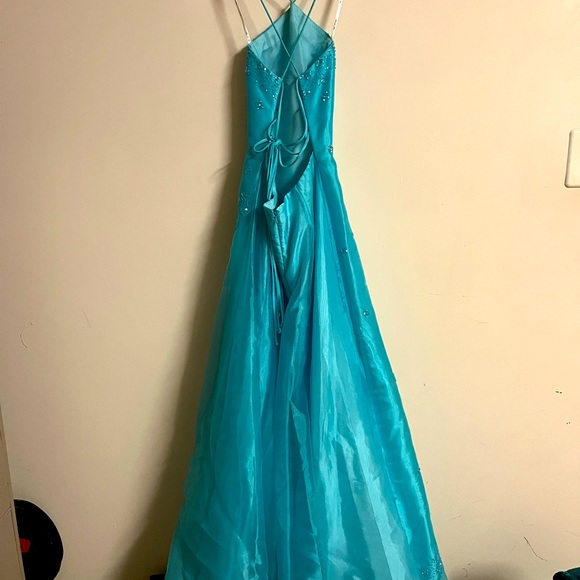 Aquamarine gown - Picture 5 of 8